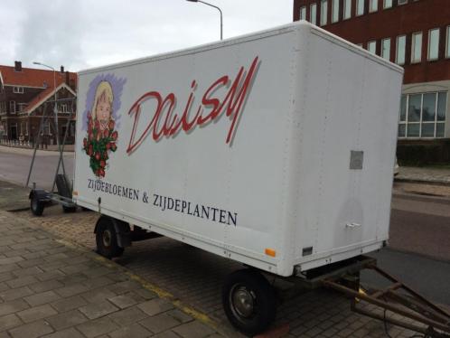 Ruime gesloten aanhangwagen