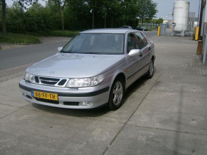 Saab 9-5 2.0 T AUT 2000 Grijs