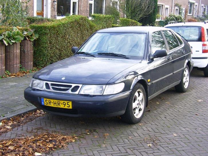 Saab 900 2.0 I HB 1998 Blauw