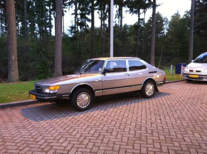 Saab 900 stijlneus 1985 Grijs metalic