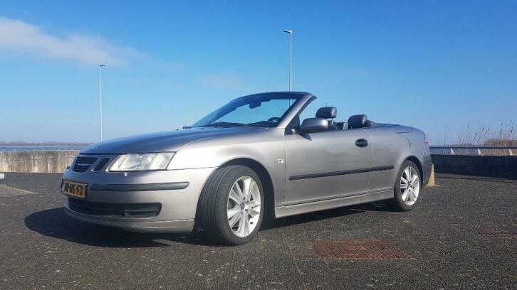 Saab Cabrio 9-3 lichtgrijs youngtimer in zeer goede staat