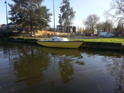 SALUKI 600 KAJUITZEILBOOT OPKNAPPER 599,-i