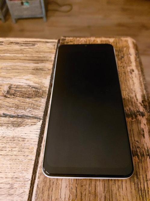 Samsung A12 64GB wit enof zwart als nieuw met hoesje