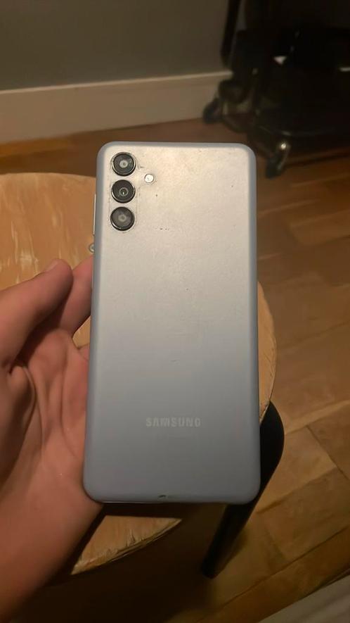 Samsung a13 5g barst in scherm te zien op de foto