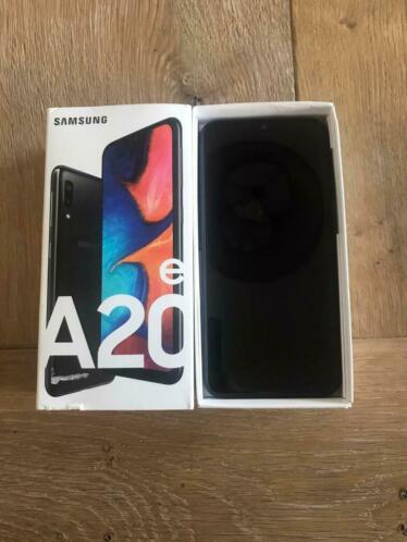 Samsung A20e  32 GB  ZGAN  zwart  in doos