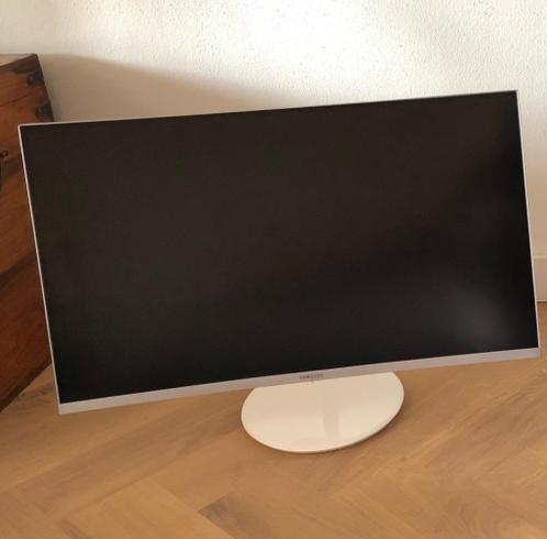 Samsung curved 27quot monitor 2560X1440 Wit