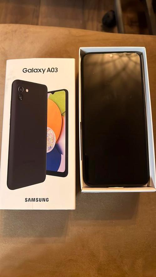 Samsung Galaxy A03 inclusief hoesje splinternieuw
