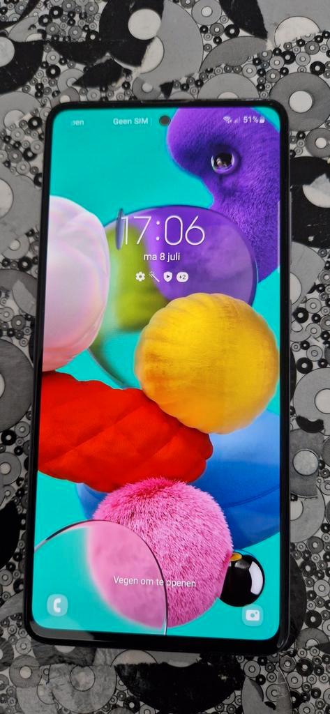 Samsung Galaxy A51, met hoesje en PopSocket
