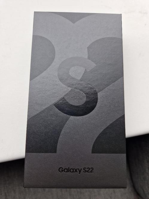 Samsung Galaxy s22 128gb zwart de doos is nog  verzegeld