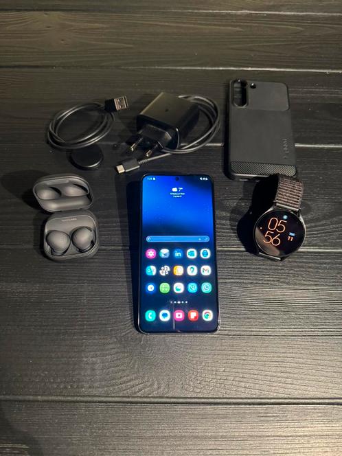 Samsung Galaxy S22 incl. watch, buds, brick and case