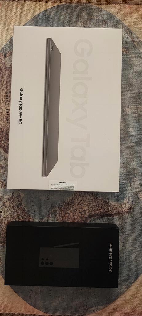 Samsung Galaxy S24 Ultra nieuw in doos met Bon Mt tablet