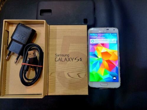 Samsung Galaxy S5 werkt prima inclusief hoesje en Glas