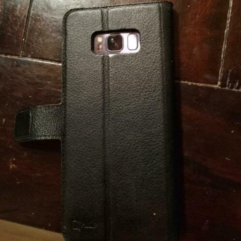 Samsung Galaxy S8 met screenprotector en hoesje.