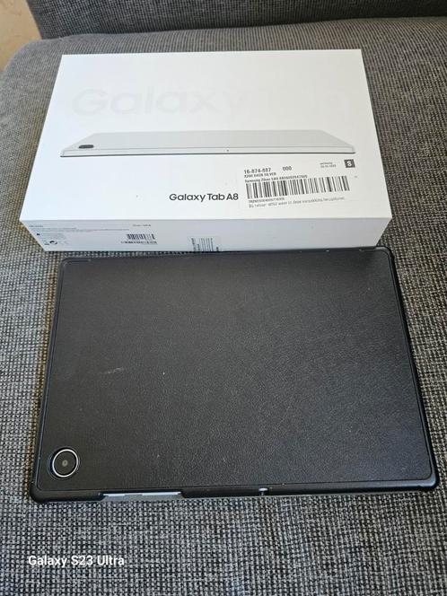 Samsung Galaxy Tab A8 met hoesje.
