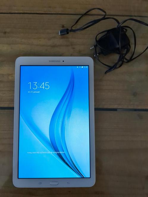 Samsung galaxy tab-E wit tablet met oplader
