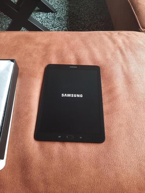 Samsung Galaxy Tab S3 BLACK  Samsung Cover (lichtgroen)