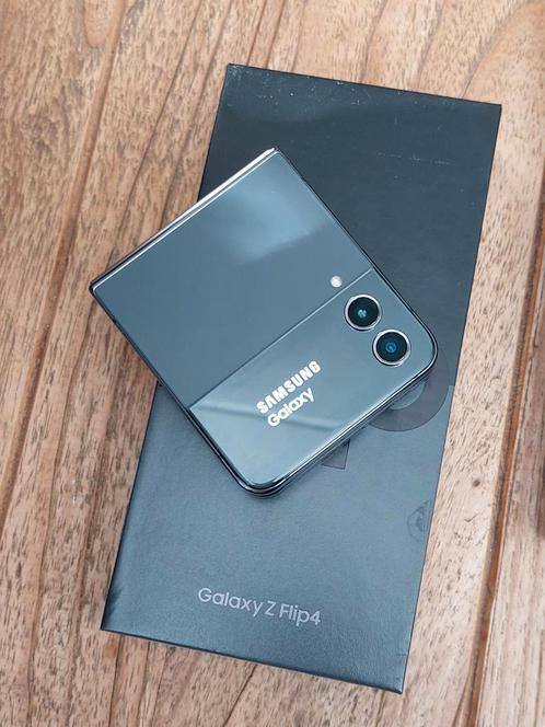 Samsung Galaxy Z Flip 4 128GB nieuwstaat met bon  garantie