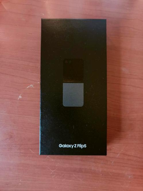 Samsung Galaxy Z Flip 5 512GB Nieuw Geseald Incl. Factuur