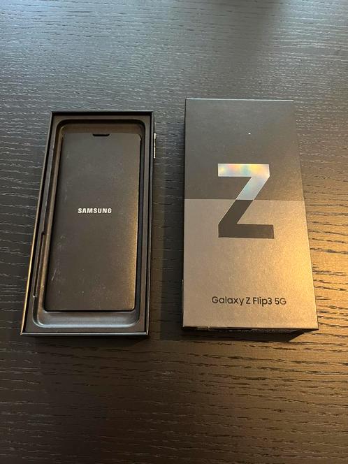 Samsung Galaxy Z Flip3 5G incl. Oortjes Buds 2