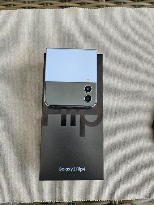 Samsung Galaxy Z Flip4  256gb krasvrij 1 jaar garantie bon