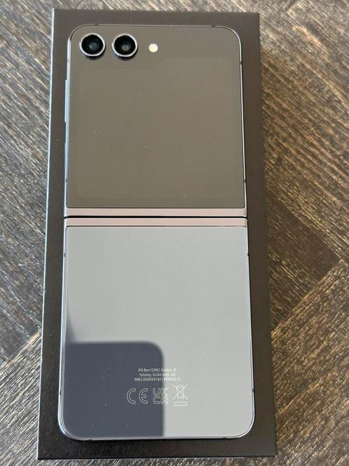 SAMSUNG Galaxy Z Flip5 5G - 256 GB Graphite
