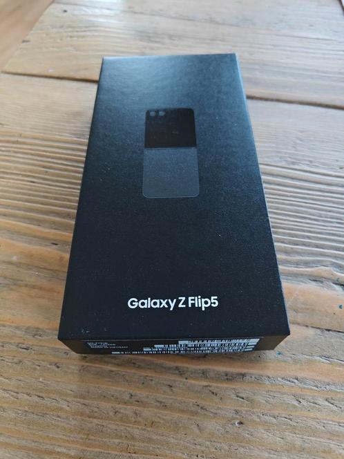 Samsung Galaxy Z Flip5 Graphite GESEALED  BON