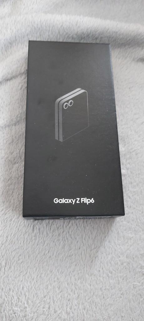 Samsung Galaxy Z Flip6 Nieuw in gesealde doos plus hoesje
