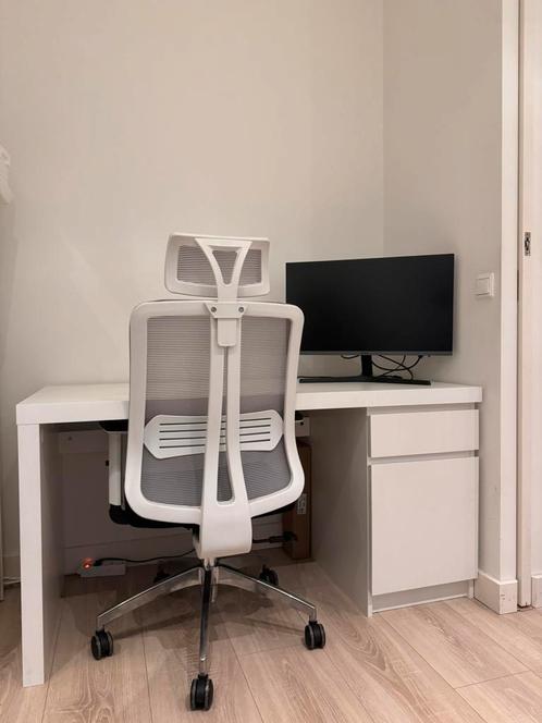 Samsung monitor, desk and chair