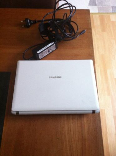 Samsung NC10 MiniLaptop,10.1inch,Webcam,Blutooth