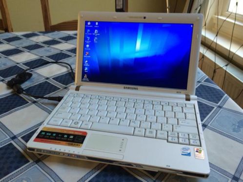 Samsung NC10 netbook mini laptop wit