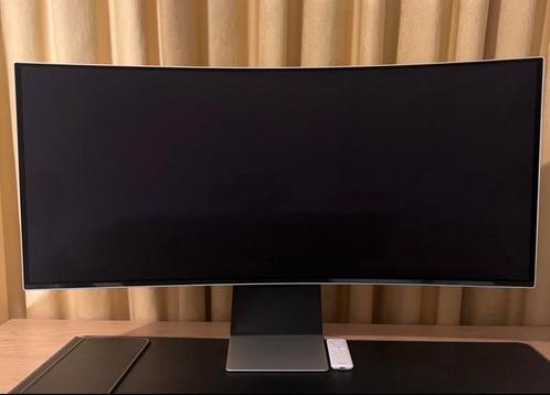 Samsung odyssey G8 34 inch OLED Curved gaming monitor