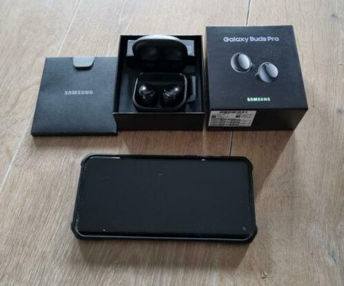 Samsung S20 in nieuwstaat met airpods nieuw in de doos