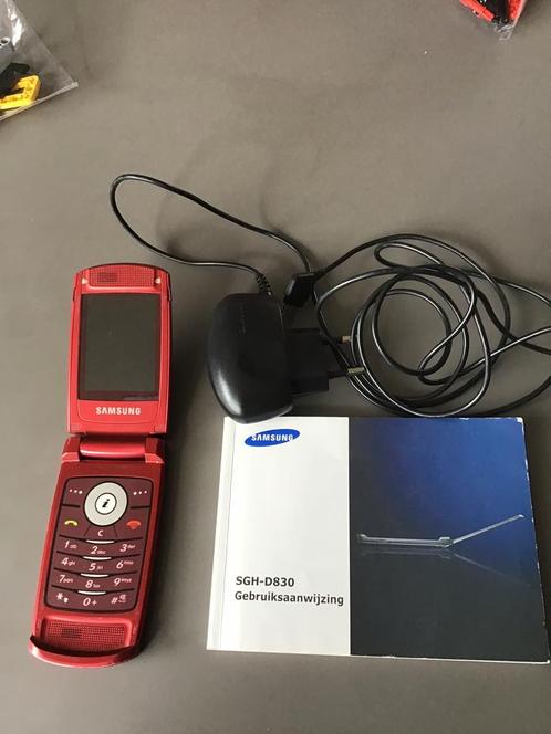 Samsung SGH-D830 met snoer en boekje.