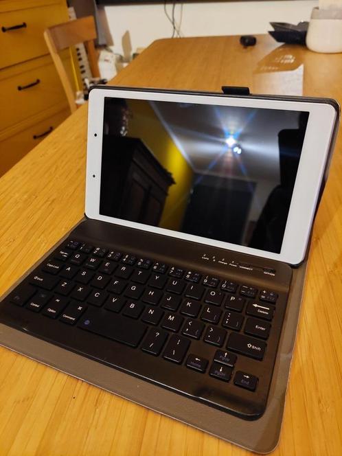 Samsung tablet 8 inch, incl hoes met toetsenbord