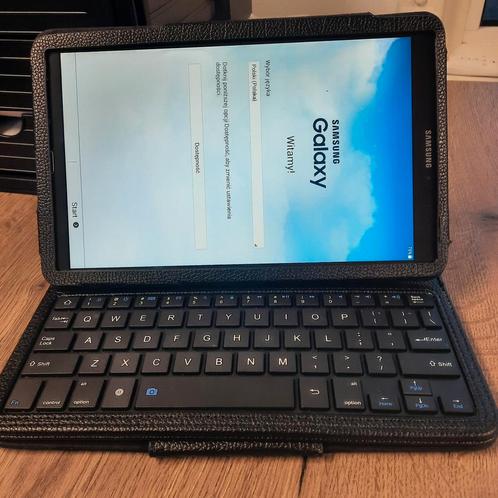 Samsung tablet tablet E met toetsenbord.