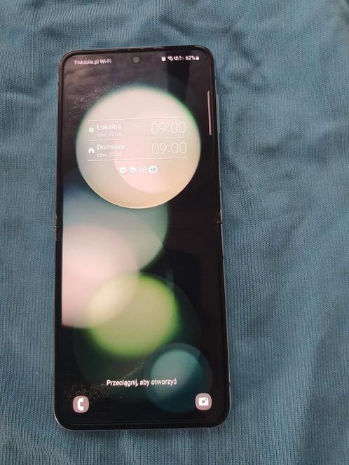 Samsung Z Flip 5,512GB  colour green