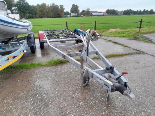 satellite 3200 kg trailer zelf richtende rollen met kenteken