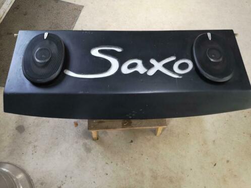 Saxo hoedenplank met pioneer boxen speakers 