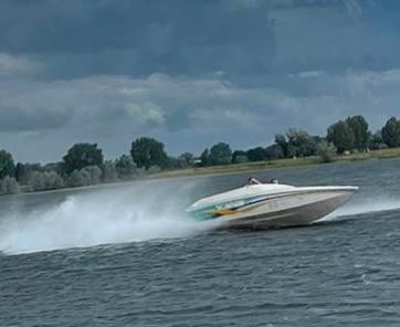 Scarab 4.3 v6 speedbootje