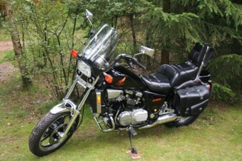 Schitterende Honda Magna 85