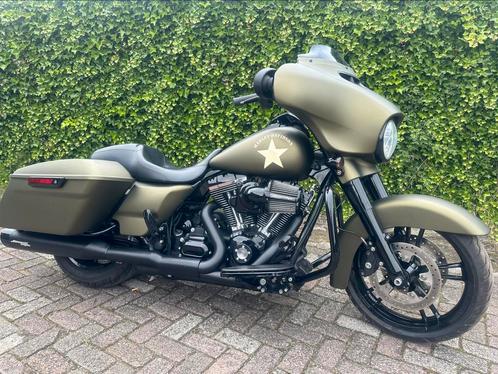 Schitterende Streetglide FLHXS 2015. Street glide