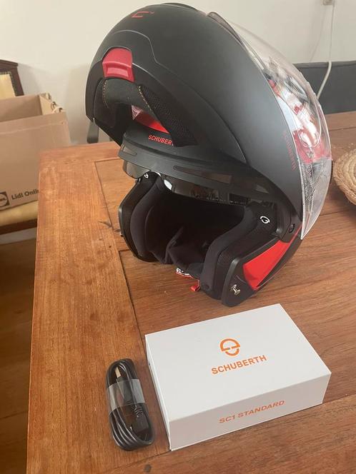 Schuberth C4 met communicatie set Sena SC1