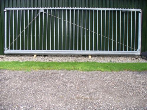 Schuifpoort schuifhek poort toegangshek hek 