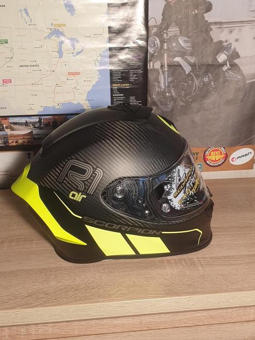 Scorpion EXO R1 Carbon Air Matt Zwart-Neon Geel Helm