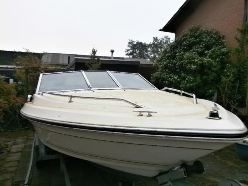 Sea Ray 180 (defecte koppakking )Eventueel met PEGA trailer 