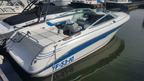 Sea Ray 220 SR met nieuwe V8 motor en incl Freewheel trailer