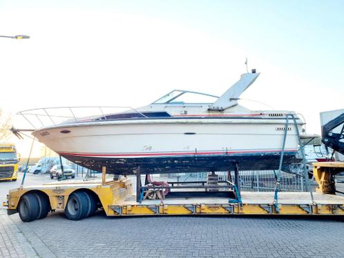 Sea Ray Sundancer en Duitse Bavaria kajuitboot met werk