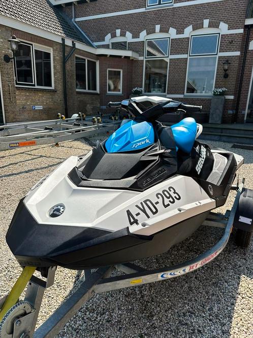 Seadoo Spark 90pk 28 vaaruren met trailer en IBR systeem