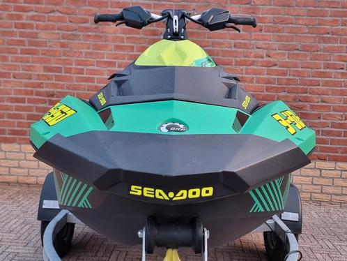 Seadoo Spark Trixx 2021 25 uur nieuwstaat