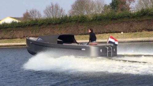 Seafury Hawker Tender, obv de Seafury 800 sloep.